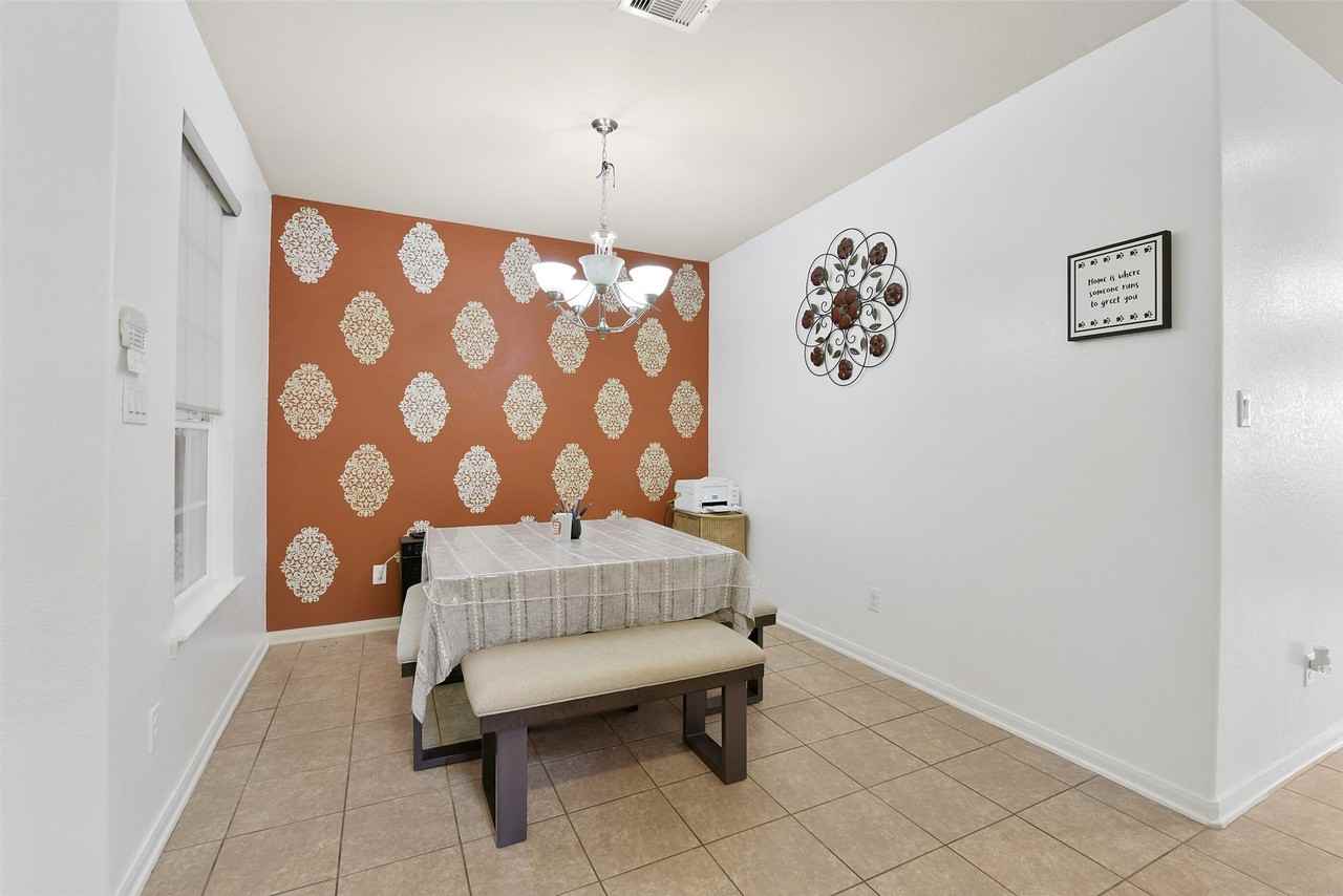 1130 Glenwood Canyon Ln - Photo 4 of 16