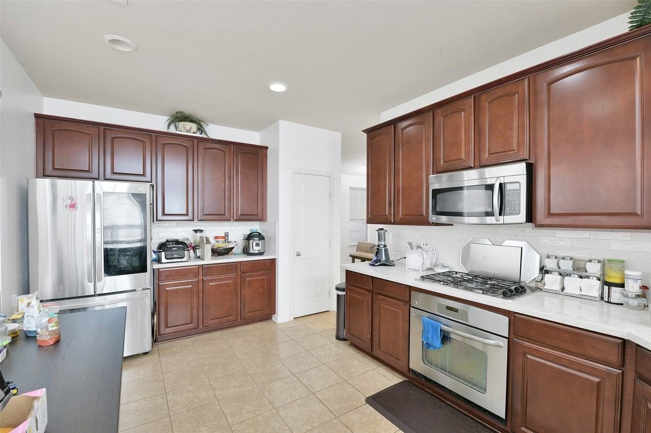 1130 Glenwood Canyon Ln - Photo 5 of 16