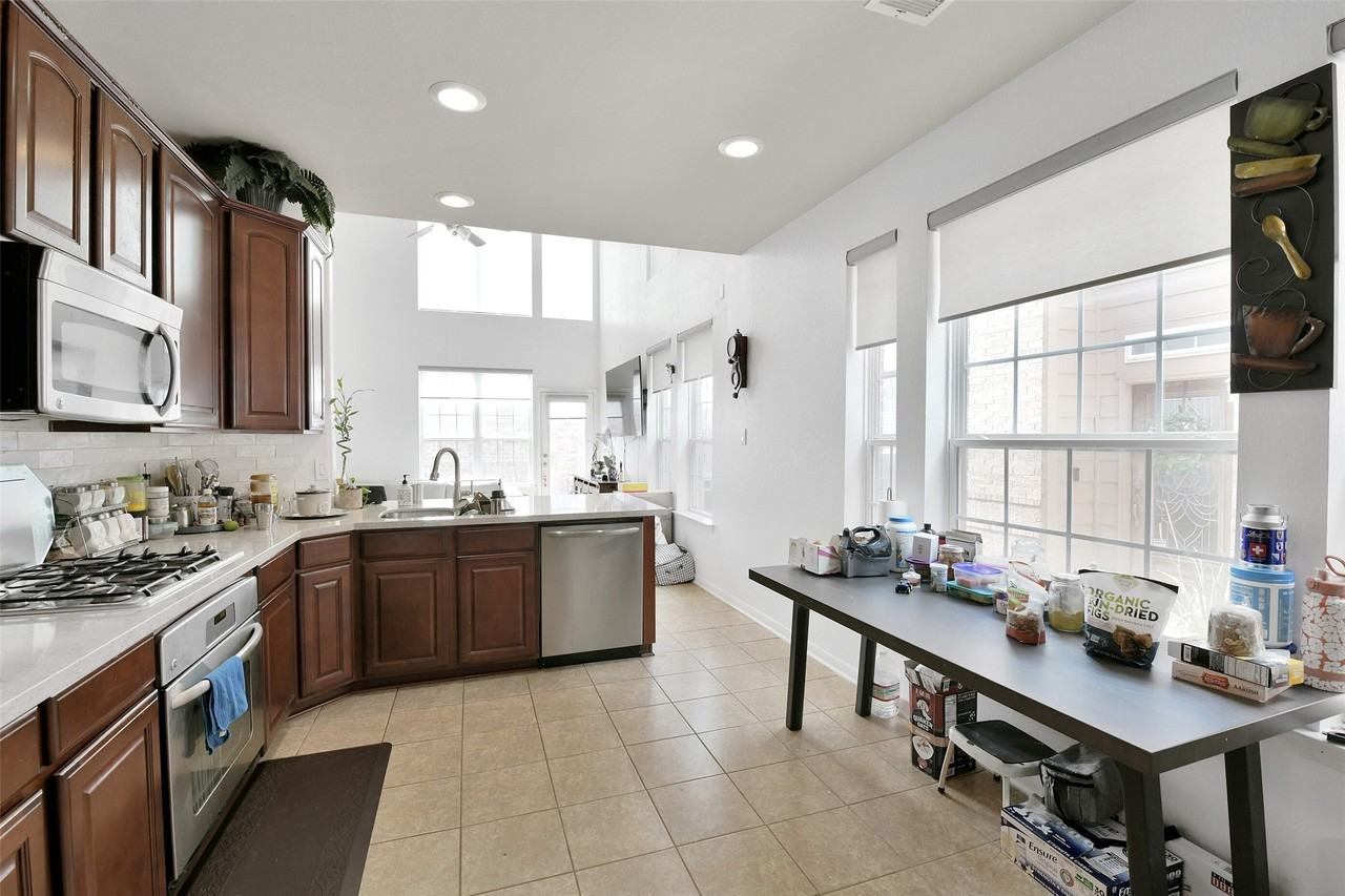 1130 Glenwood Canyon Ln - Photo 6 of 16