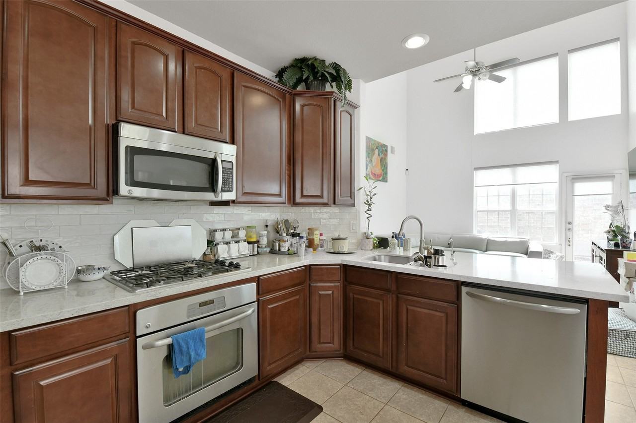 1130 Glenwood Canyon Ln - Photo 7 of 16