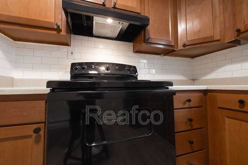 3090 Grasmere Ave - Photo 3 of 17