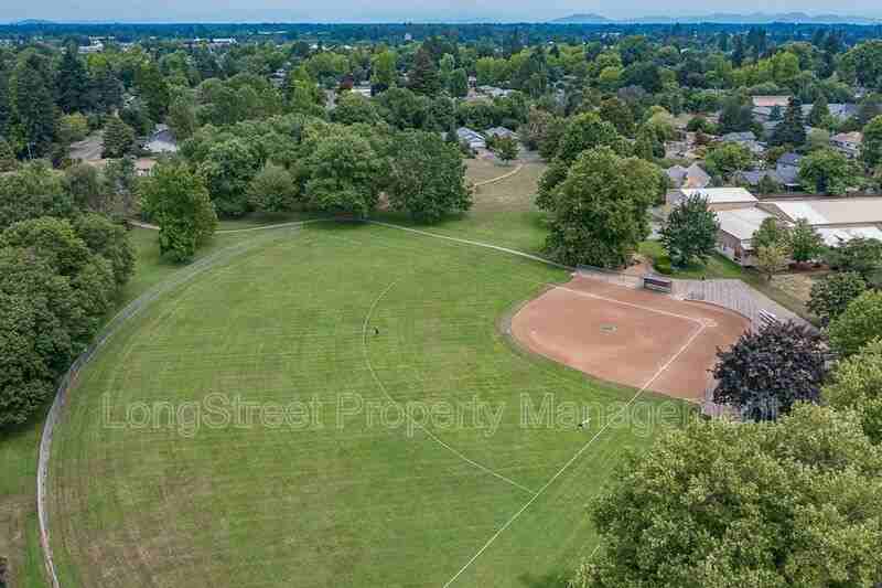 1950 Nw Hayes Ave - Photo 6 of 50