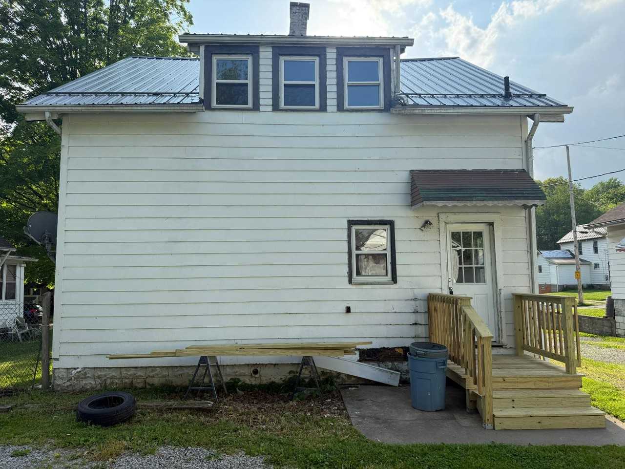 210 Perry St - Photo 2 of 5