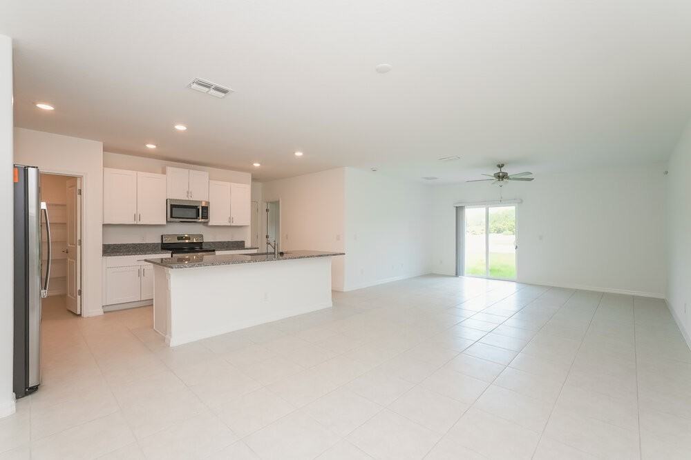 2037 Skybrooke Blvd - Photo 5 of 17