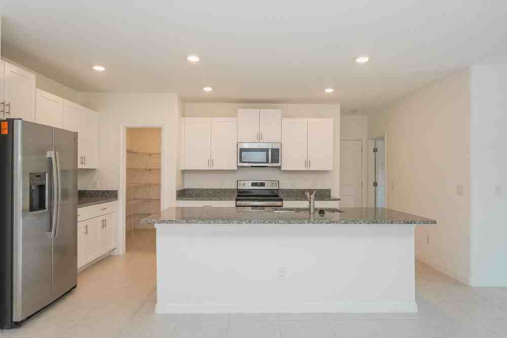 2037 Skybrooke Blvd - Photo 7 of 17
