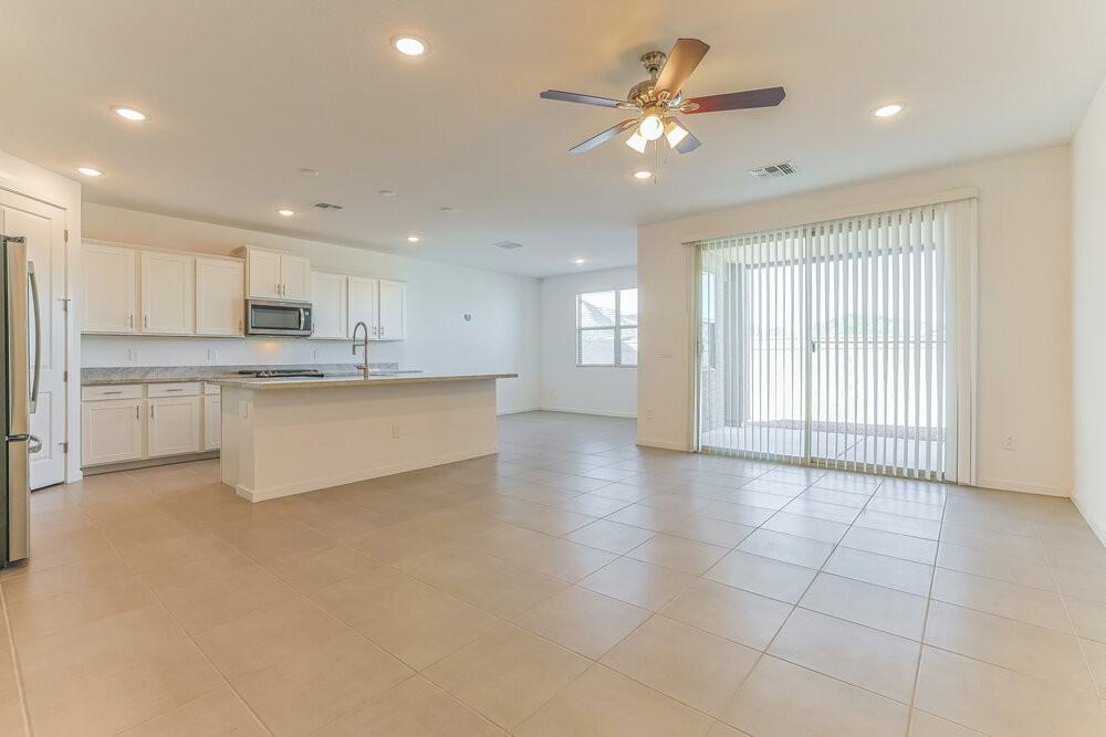 35792 N Bloom St - Photo 3 of 16