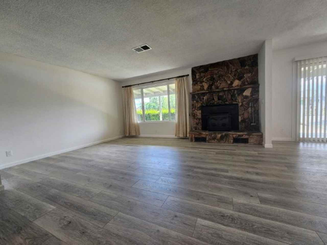 13277 Anchor Vlg - Photo 2 of 11