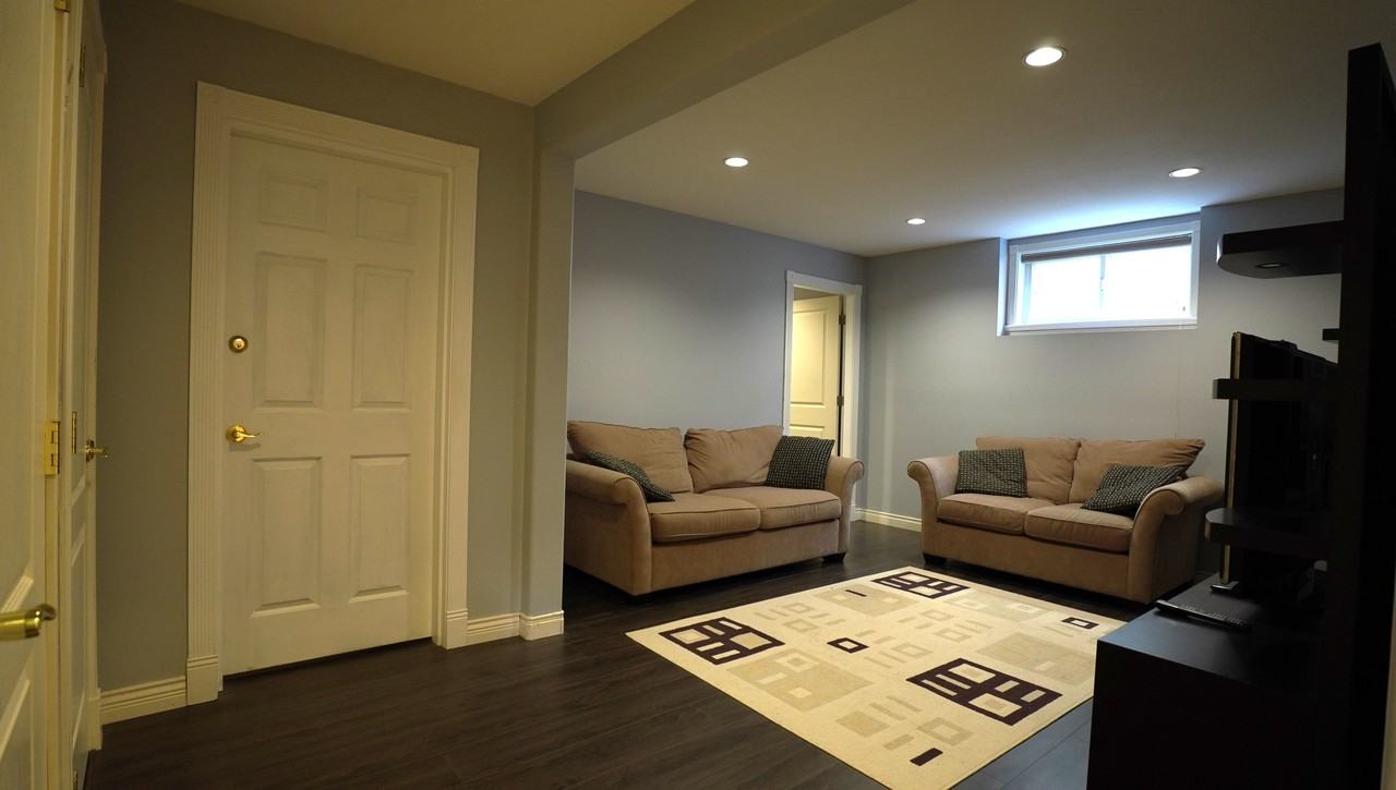 3939 Triumph Street - Photo 3 of 11