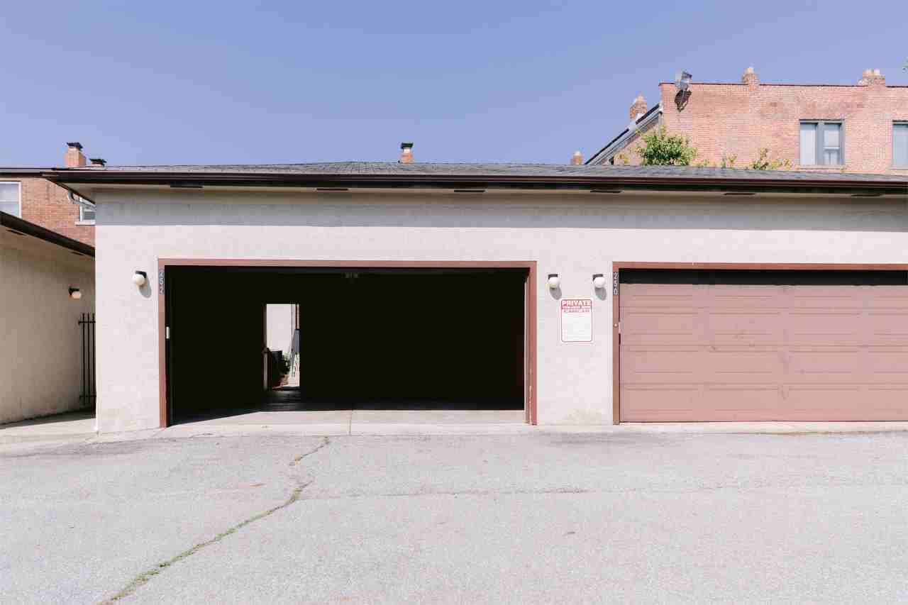 252 S Washington Ave - Photo 5 of 50