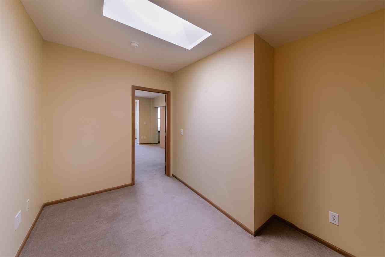 252 S Washington Ave - Photo 3 of 50