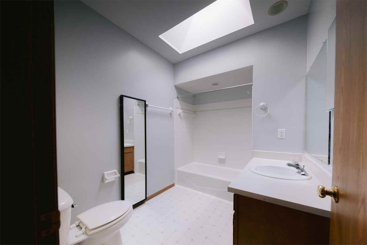 252 S Washington Ave - Photo 4 of 50