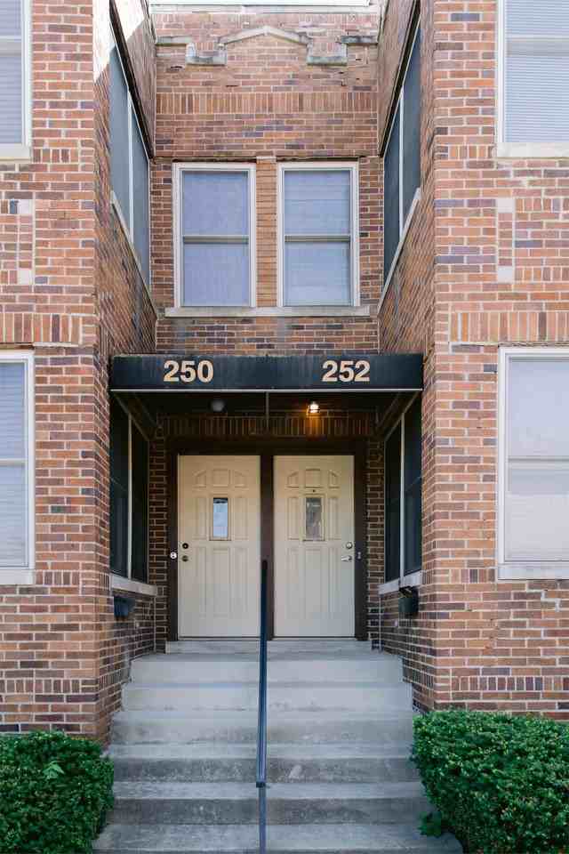 252 S Washington Ave - Photo 2 of 50