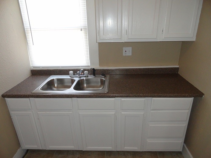 3118 E Linwood Blvd - Photo 3 of 18