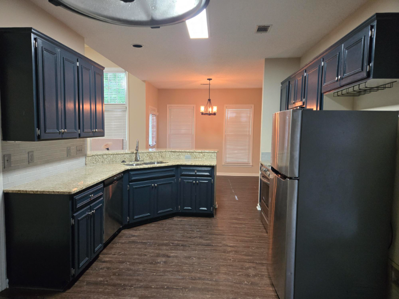 2230 Kingsbury Dr - Photo 3 of 10