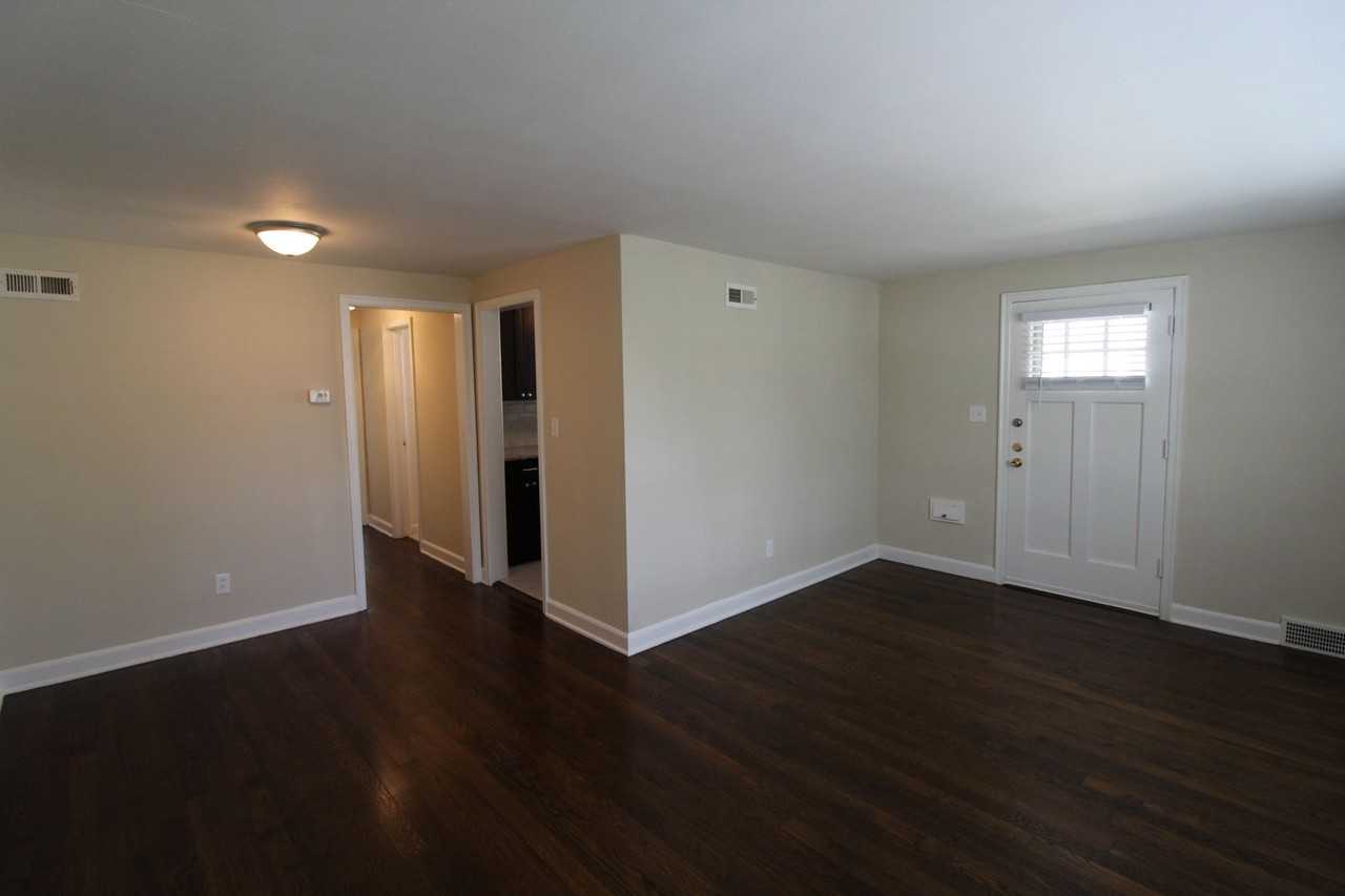 2702 Howell Ter - Photo 3 of 8