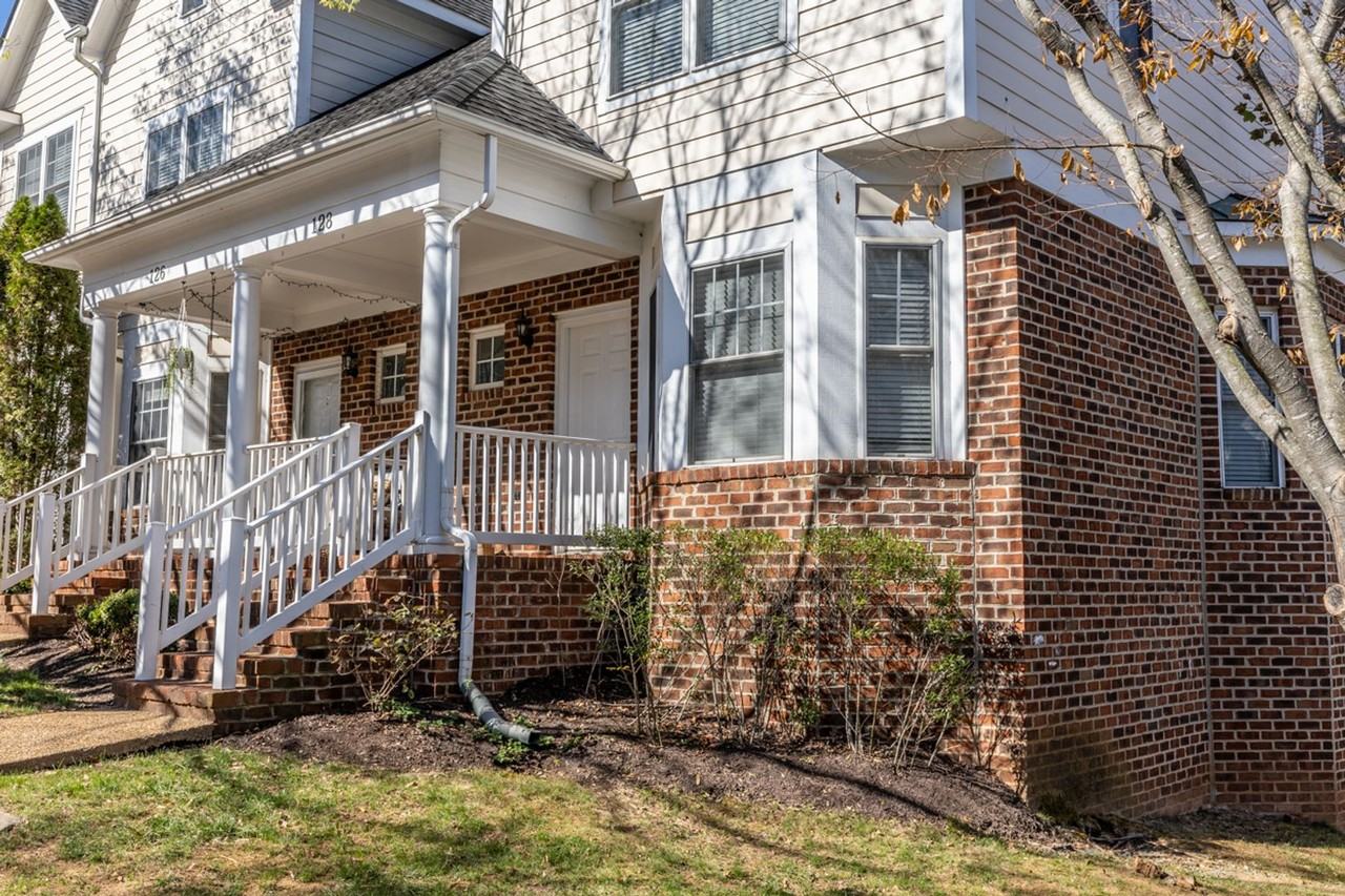 128 Old Fifth Cir - Photo 2 of 37
