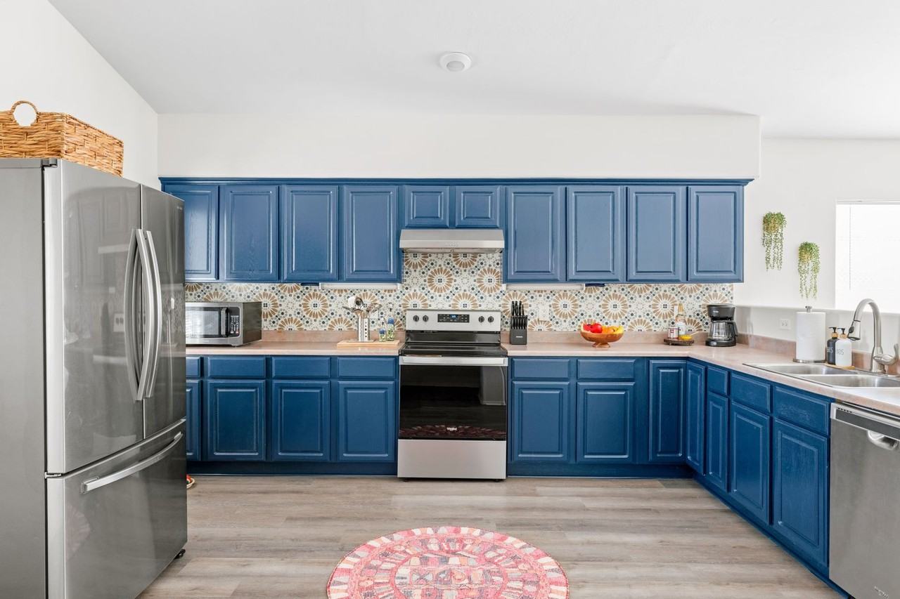 1025 E Portland St - Photo 3 of 34
