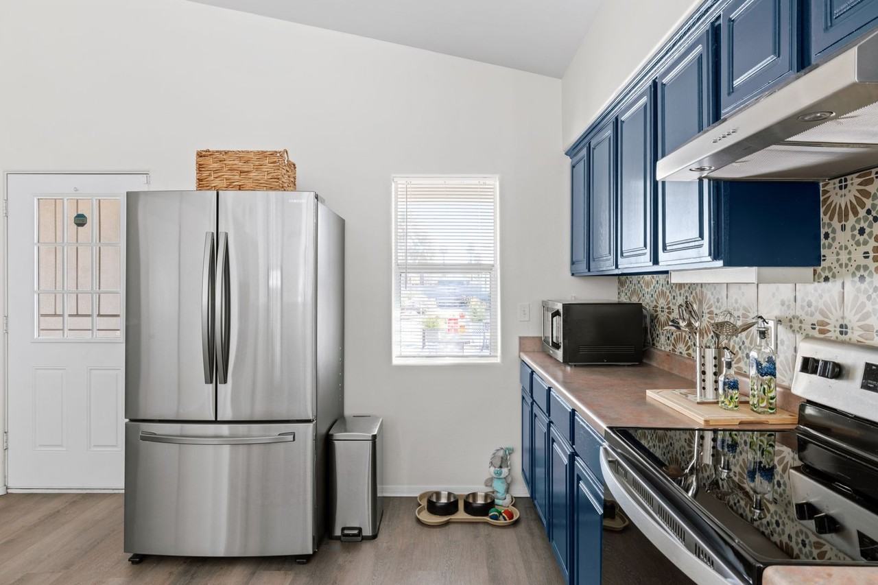 1025 E Portland St - Photo 6 of 34