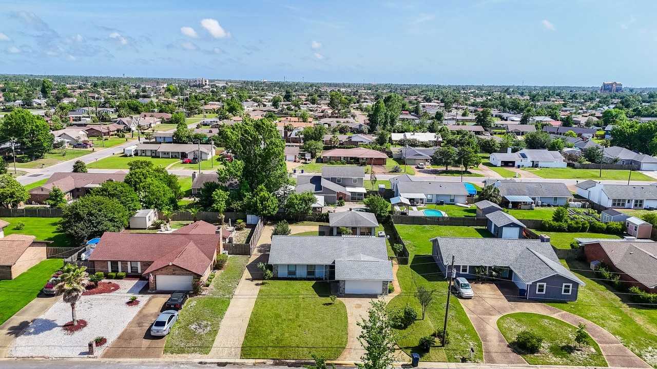 771 N Longwood Cir - Photo 2 of 17