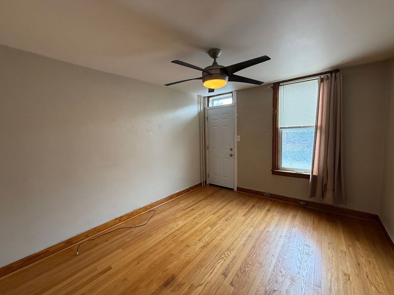 1448 Andre St - Photo 4 of 20