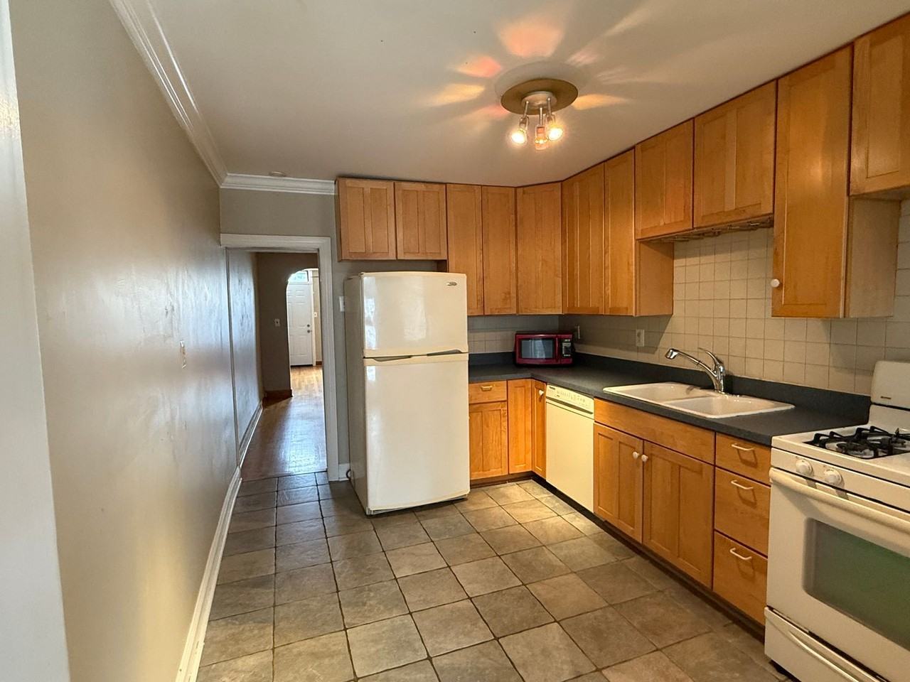 1448 Andre St - Photo 7 of 20