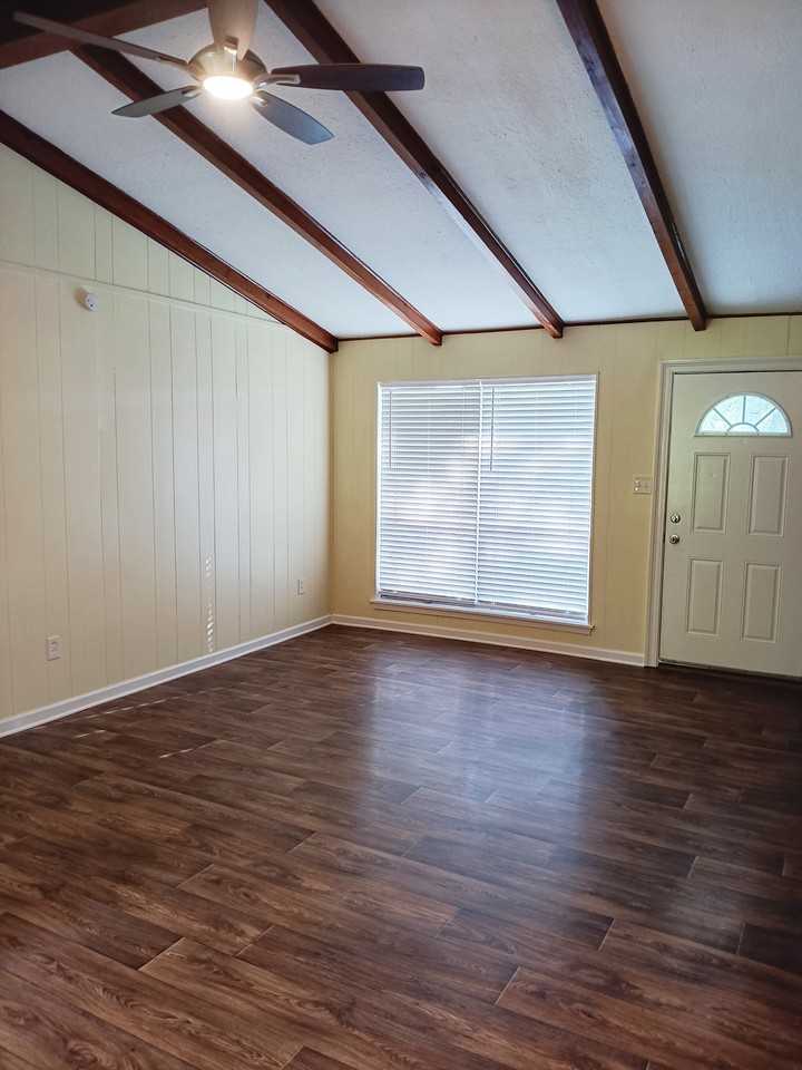 650 Se Railroad Ave #NA - Photo 2 of 14