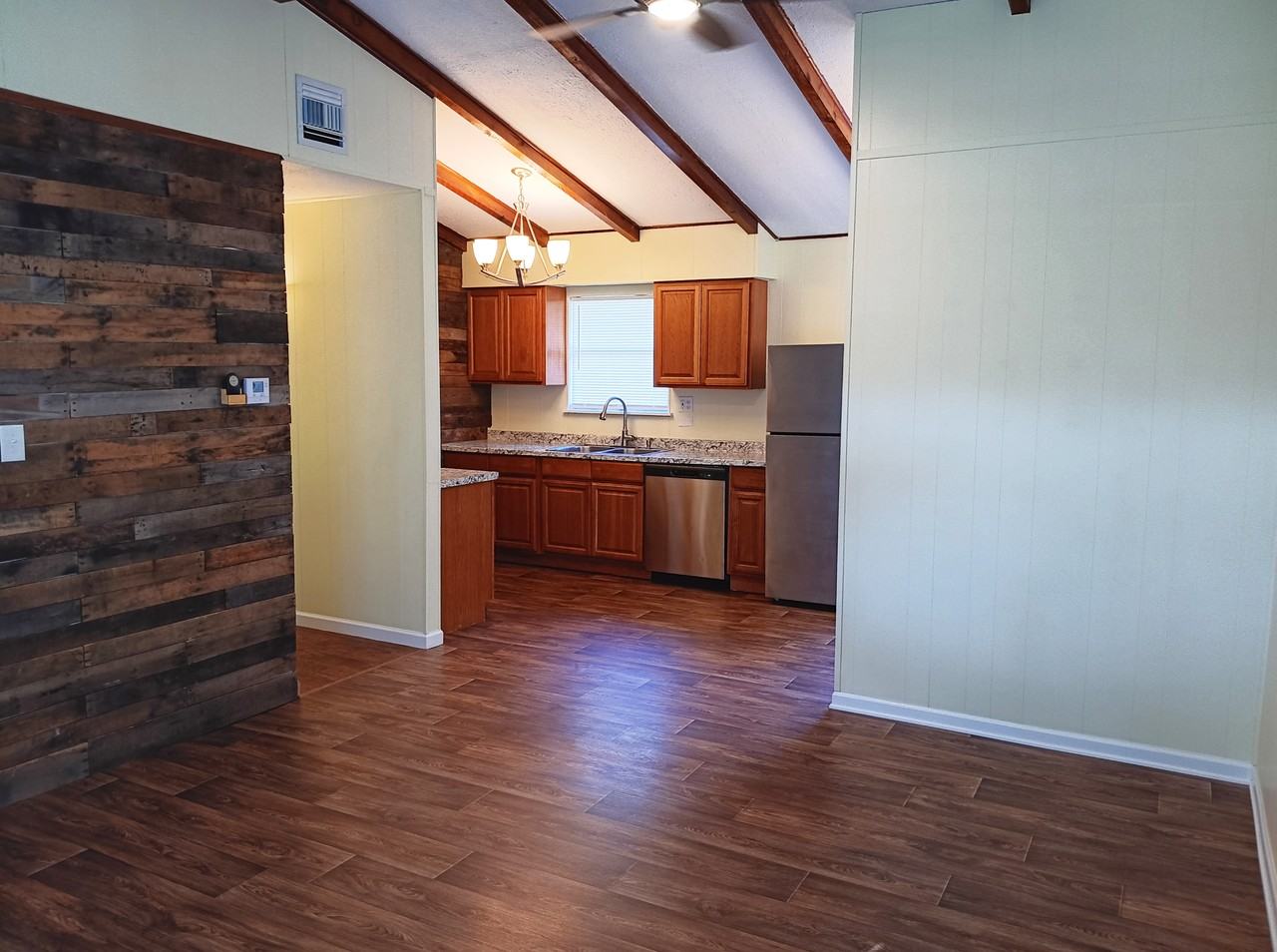 650 Se Railroad Ave #NA - Photo 3 of 14