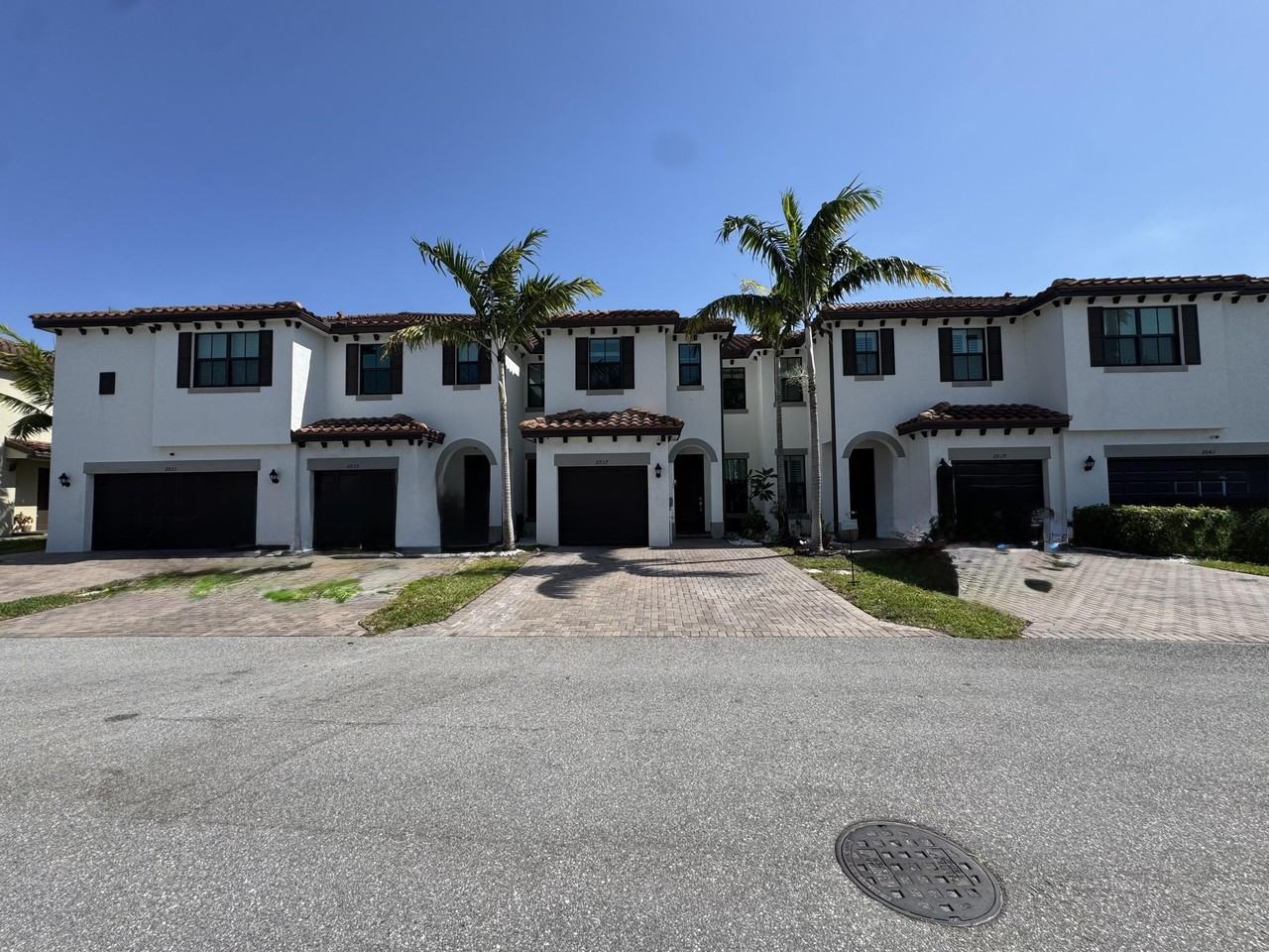 2037 Oysterwood Ln - Photo 3 of 36