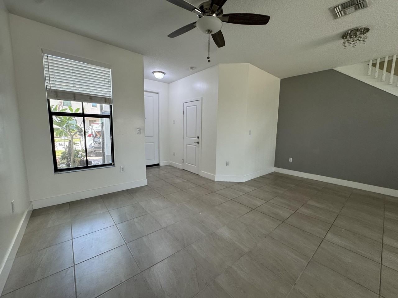 2037 Oysterwood Ln - Photo 4 of 36