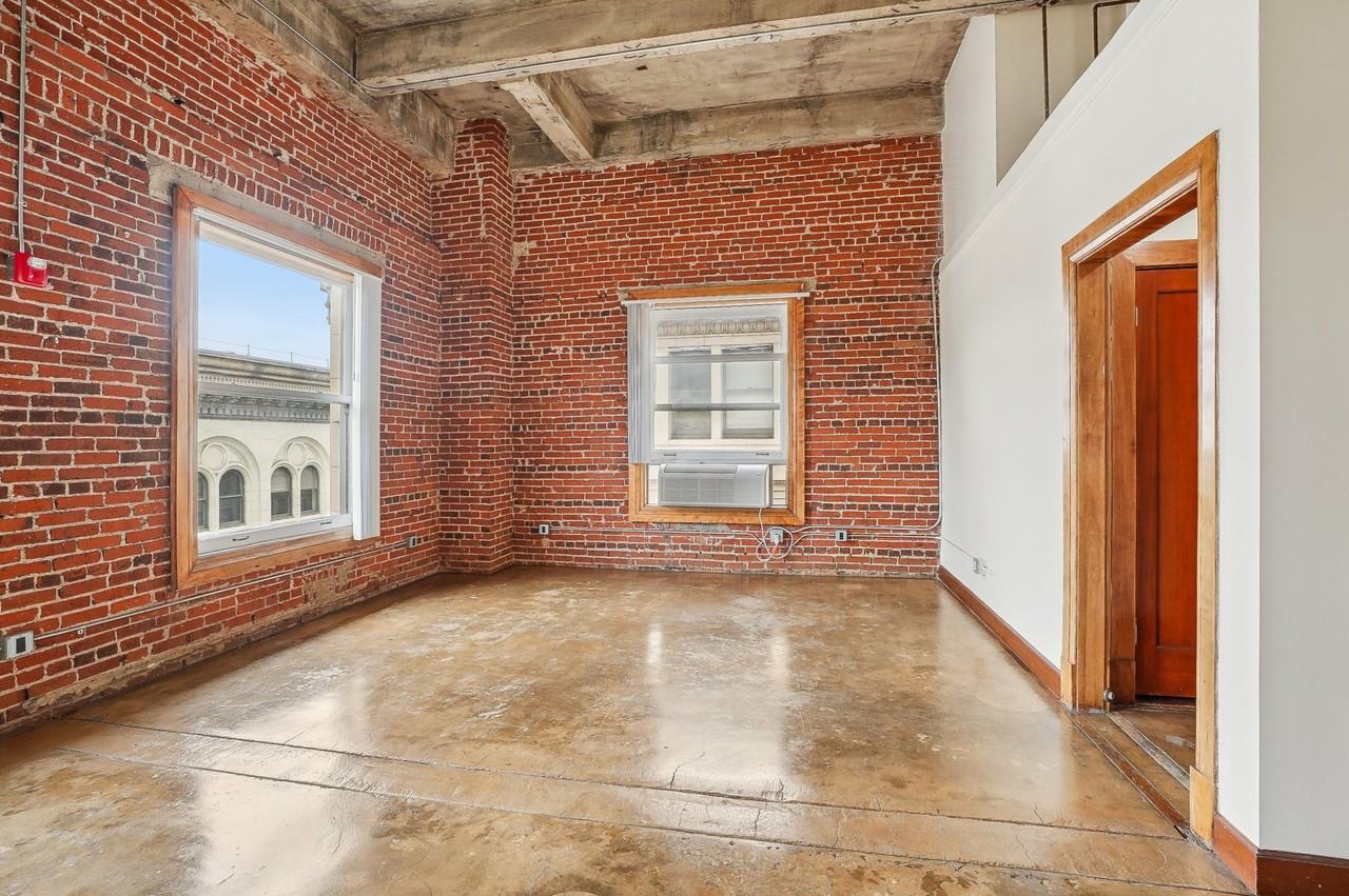 Rosslyn Lofts Apartments - Photo 5 of 20