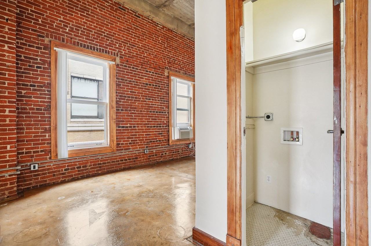 Rosslyn Lofts Apartments - Photo 7 of 20