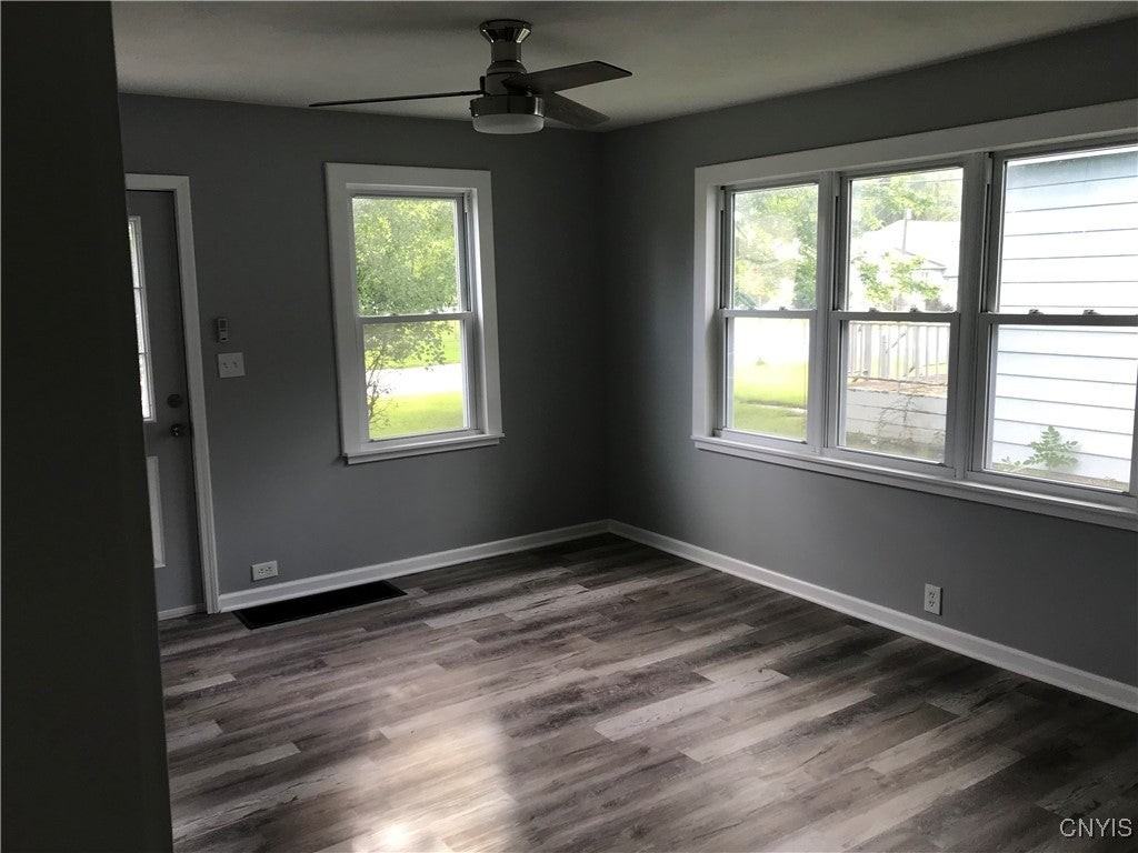 503 Boston Rd - Photo 2 of 14