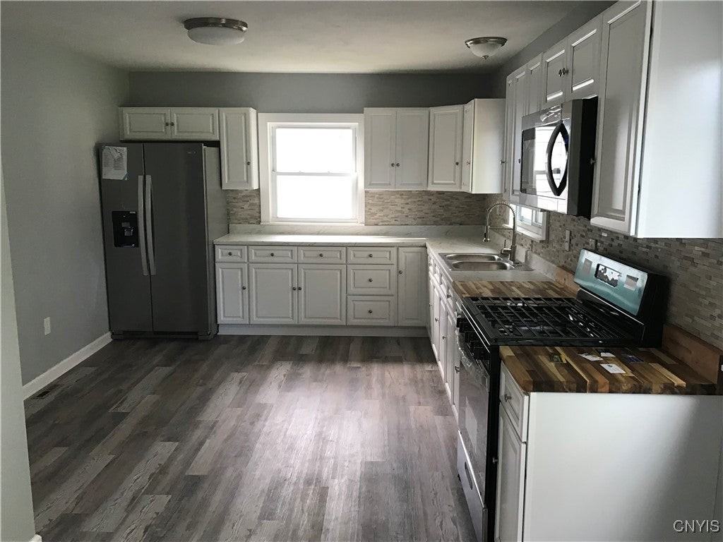 503 Boston Rd - Photo 3 of 14