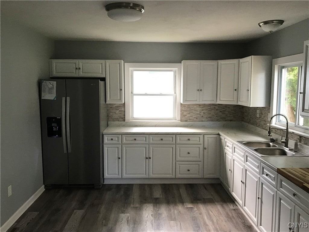 503 Boston Rd - Photo 4 of 14