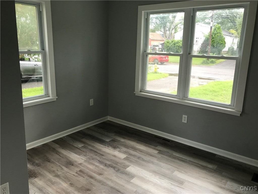 503 Boston Rd - Photo 7 of 14