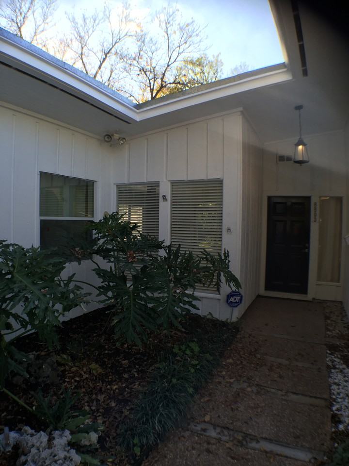 8803 Kennard Dr - Photo 2 of 34