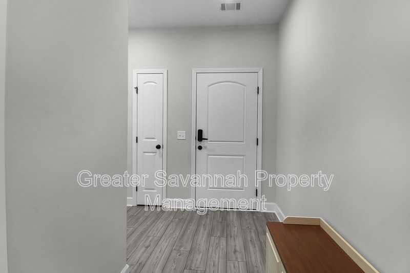 208 Alyssa Ave - Photo 4 of 40