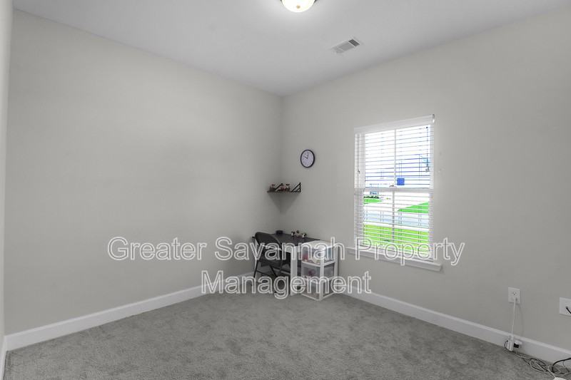 208 Alyssa Ave - Photo 5 of 40