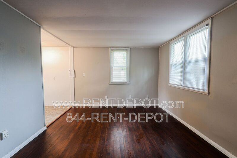 1621 Rheinhardt Ave - Photo 2 of 8