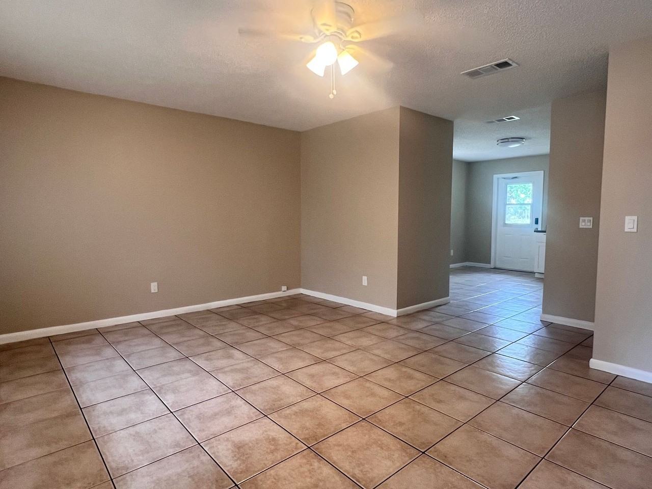 2207 S 34th St #A - Photo 3 of 9