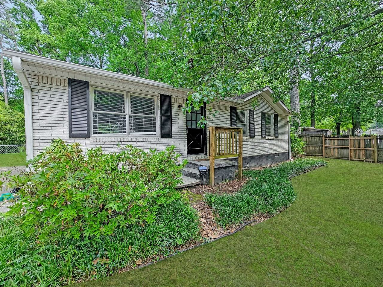 8438 Stonewall Jackson Dr - Photo 3 of 26