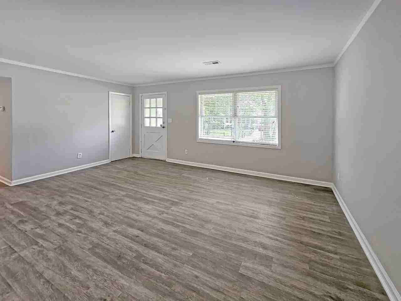 8438 Stonewall Jackson Dr - Photo 6 of 26