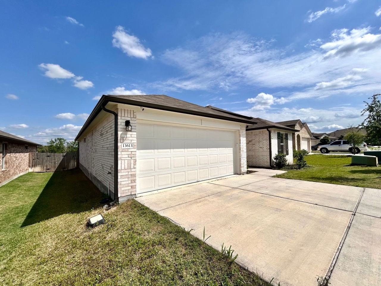 13613 Rebecca Latimer Rd - Photo 2 of 28