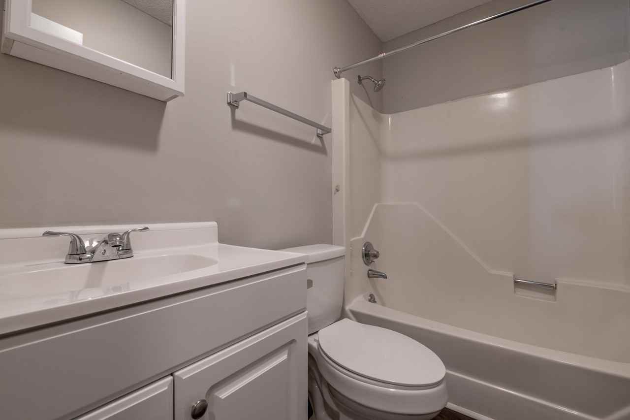 600 S Vyne St - Photo 3 of 10