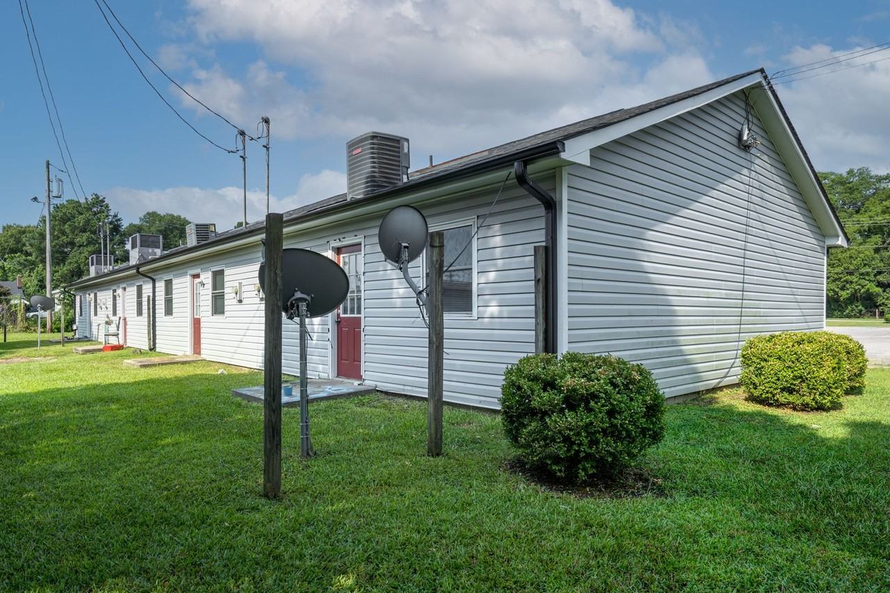 221 W Virginia St - Photo 4 of 7