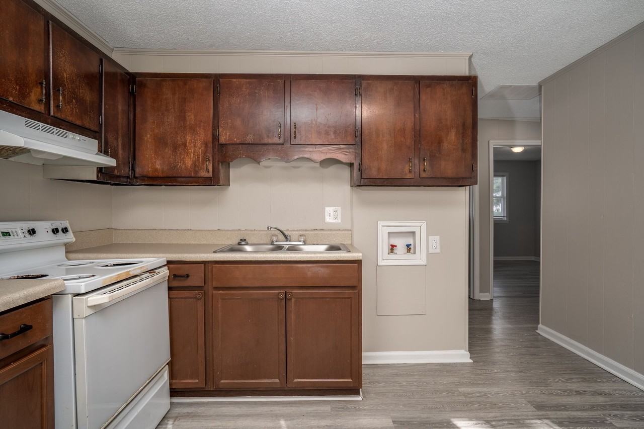 221 W Virginia St - Photo 5 of 7