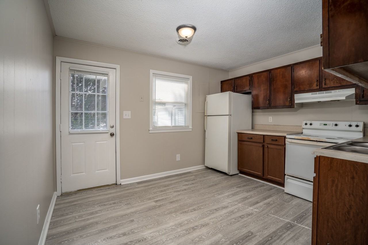 221 W Virginia St - Photo 6 of 7