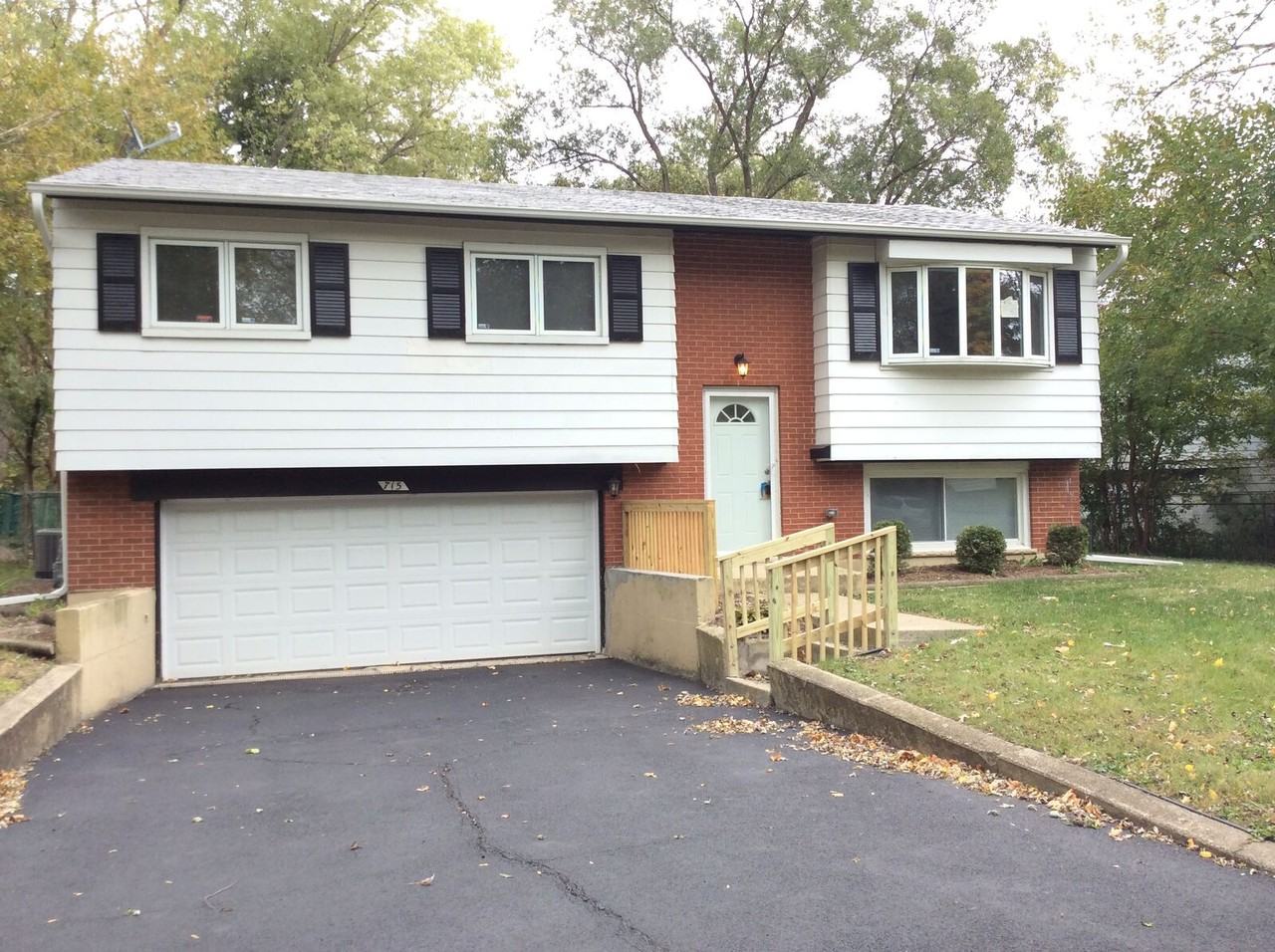 715 Circle Dr - Photo 2 of 13