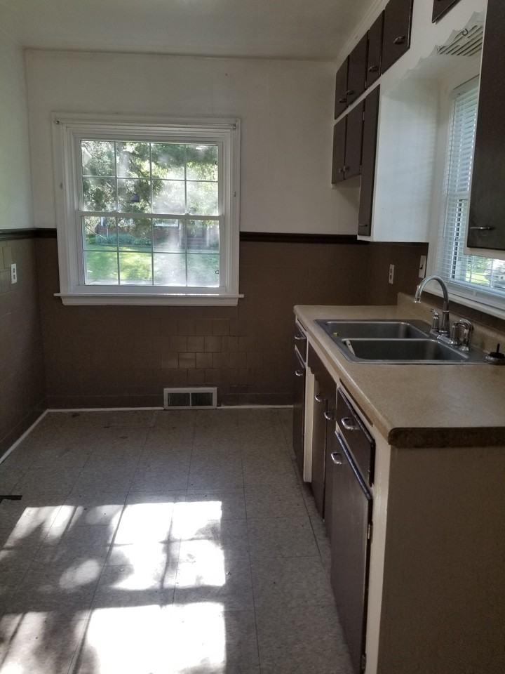 2029 37th St #2029 - Photo 3 of 17