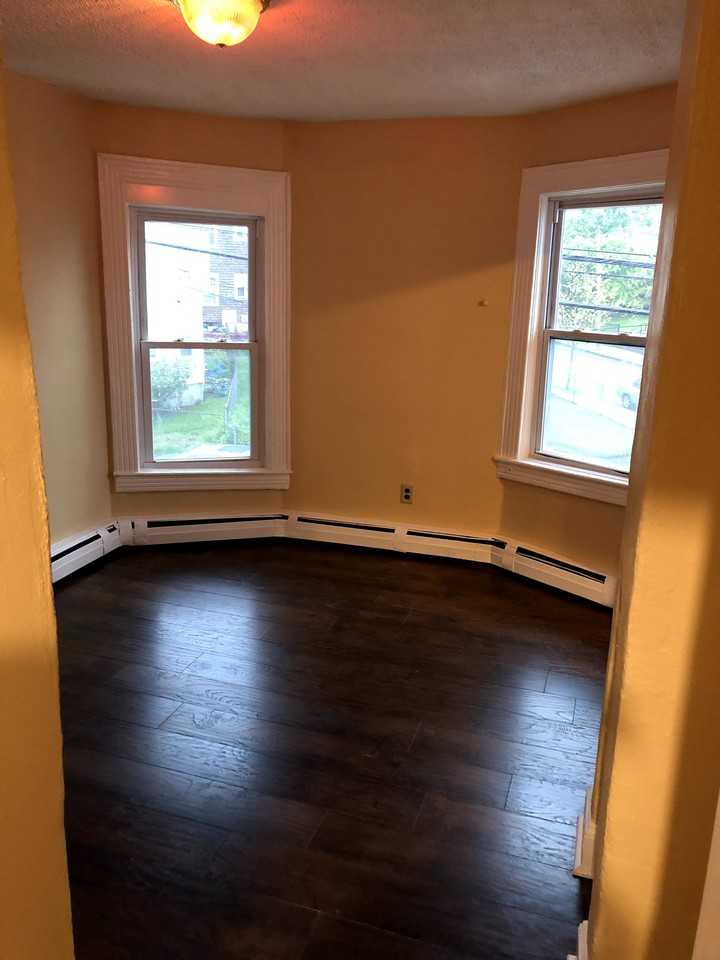 28 Greenwood St #2 - Photo 5 of 7